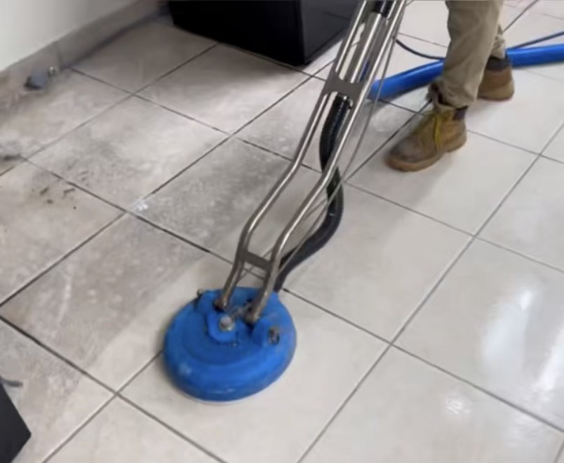 Steam Rollerz can bring the shine back to your tile with our tile & grout cleaning service in the Nashville area. Call today for your free quote!