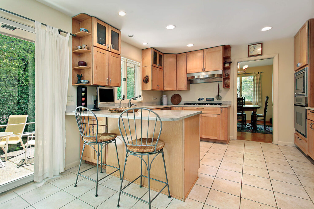 Steam Rollerz can bring the shine back to your tile with our tile & grout cleaning service in the Nashville area. Call today for your free quote!